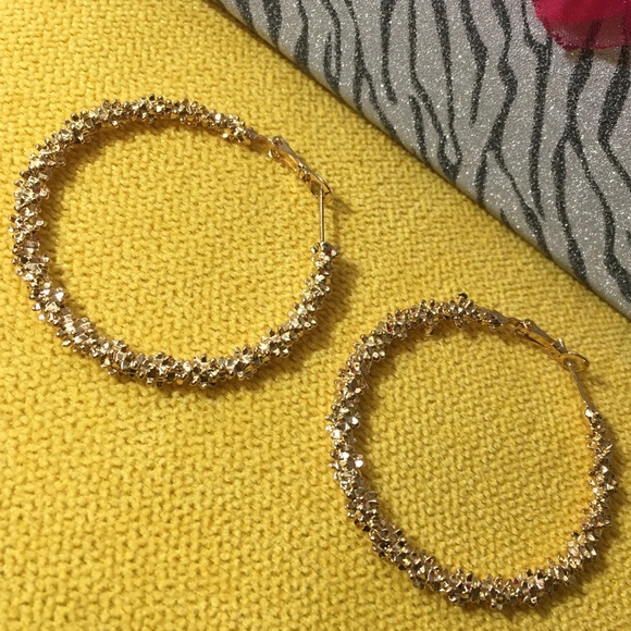 Gold Hoop Earrings w/ Many mini stars intertwined - Picture 3 of 4